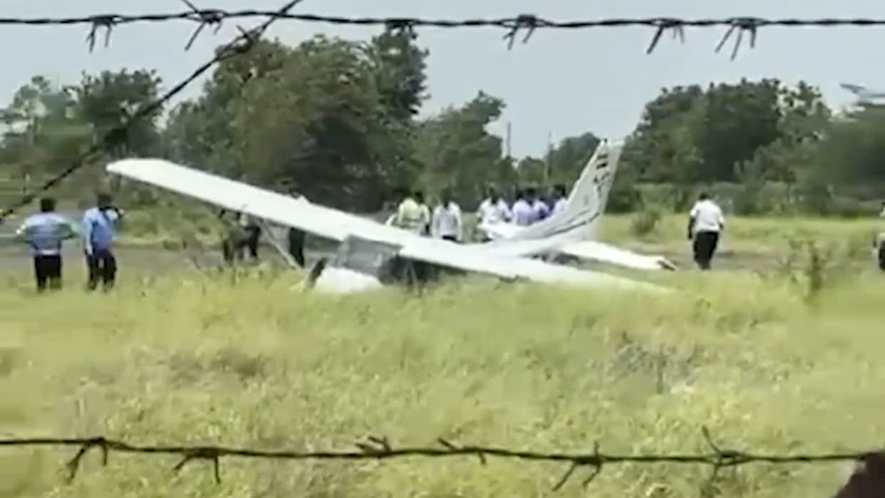 Baramati airport trainee aircraft crash Maharashtra runway Karwar aviation