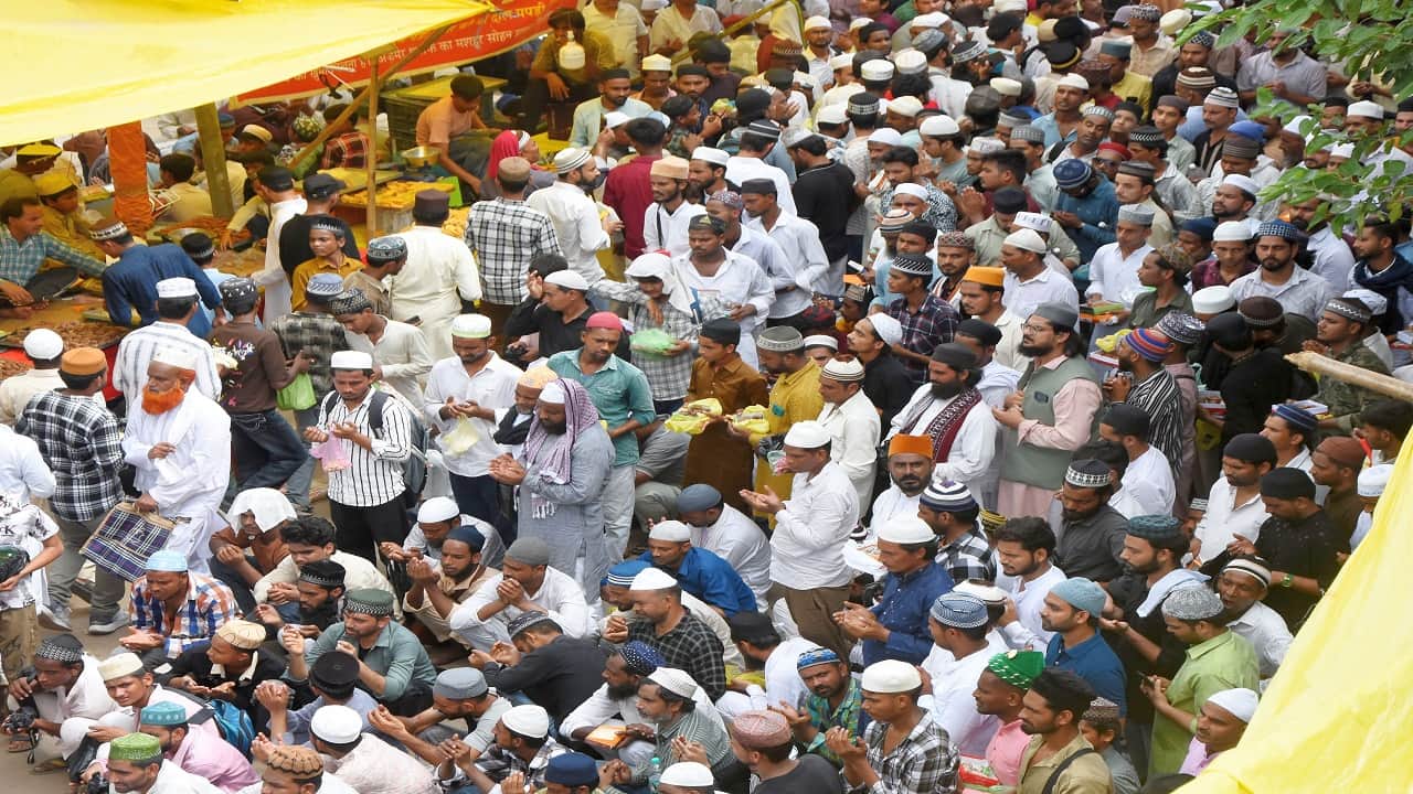 Do not display flags resembling the Pakistani flag on Milad-un-Nabi Ulema appeal to Muslims during Urs