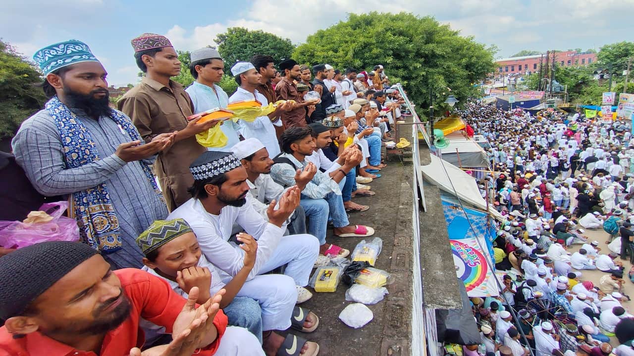 Do not display flags resembling the Pakistani flag on Milad-un-Nabi Ulema appeal to Muslims during Urs