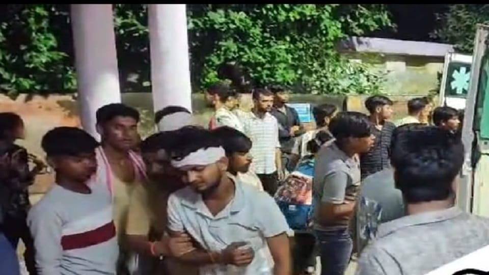 Etah: एक ही घंटे में इतने हादसों ने मचाई हलचल, अलग-अलग इलाकों से 21 कांवड़िए मेडिकल कॉलेज पहुंचे; कई गंभीर