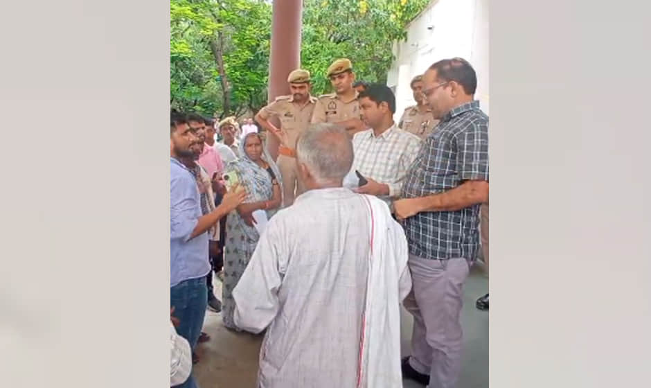 Kanpur Dehat: Villagers arrive with encroachment complaint; Additional Magistrate says, I'll fix it right now
