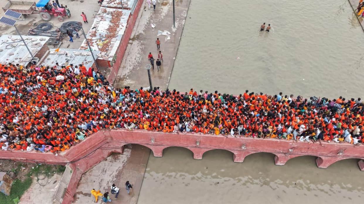 Ayodhya: Ram-nagari Ayodhya immersed in devotion to Lord Shiva; three lakh devotees performed Jalabhishek.