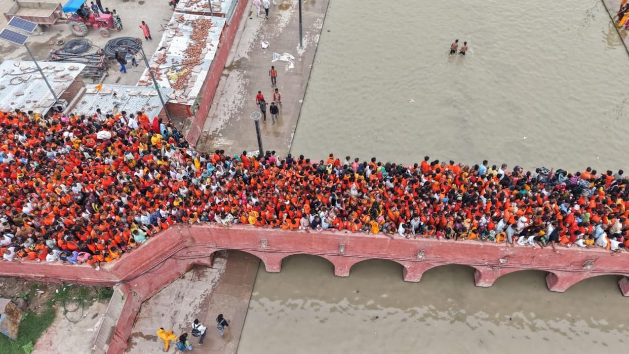 Ayodhya: Ram-nagari Ayodhya immersed in devotion to Lord Shiva; three lakh devotees performed Jalabhishek.