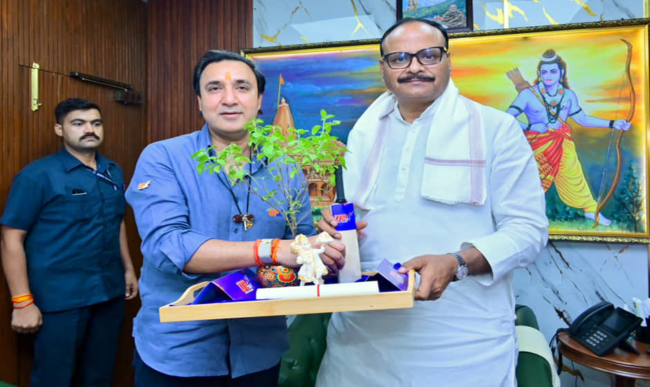Kanpur: Dr. Sanjay Kapoor invited the Deputy CM and Mahana to the UP T20 League