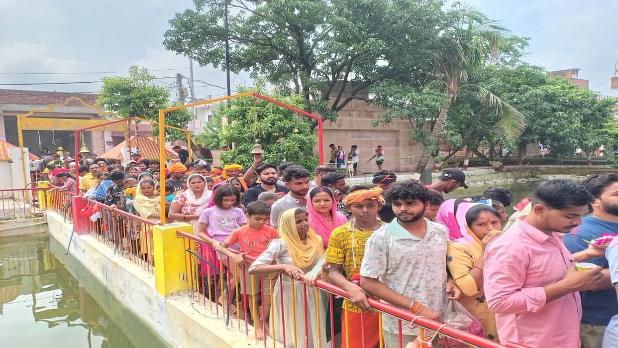 Lines of Shiva devotees lined up at Nath temples in Bareilly