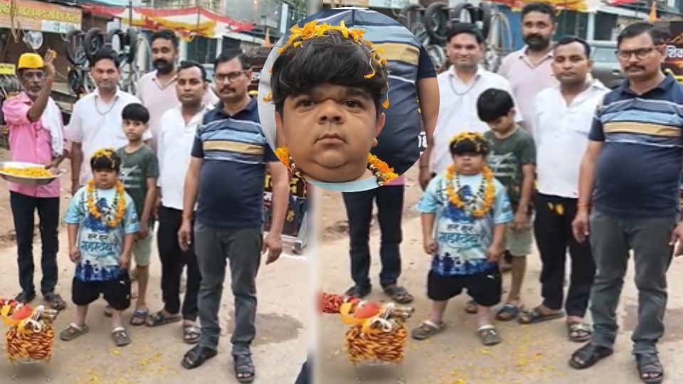 Shamli: 2.5-Foot-Tall Chinu Kashyap Carries Kanwar, Prays for Peace and Harmony in India