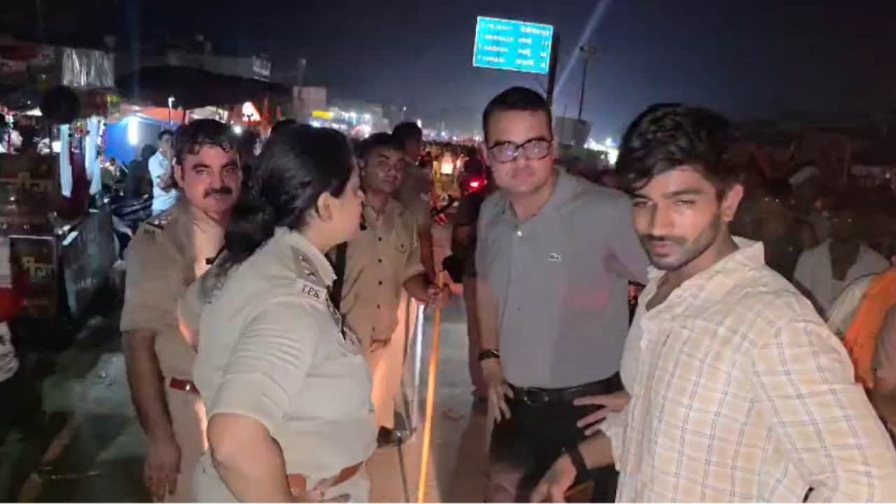 Six lakh Kanwariyas arrived at Kachhla Ghat in Badaun causing a traffic jam