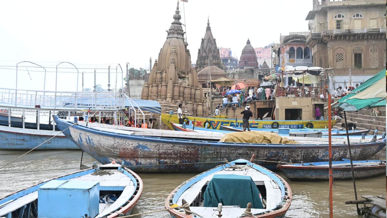 Ganga water level rises in Varanasi 3,000 boats and darshan of Kashi Vishwanath via Ganga Dwar suspended