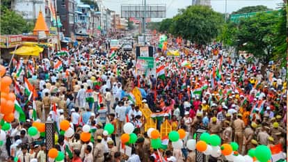 CM Yogi participated in the Tiranga Yatra in Gorakhpur.