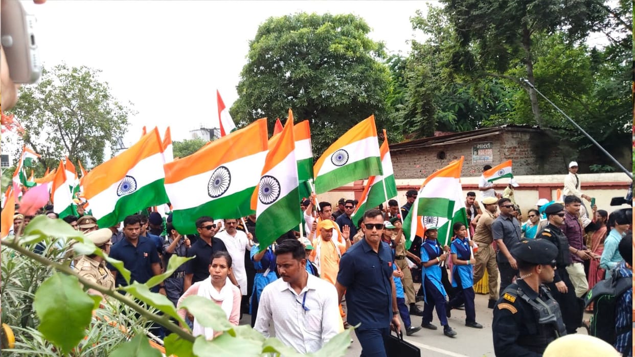 CM Yogi participated in the Tiranga Yatra in Gorakhpur.