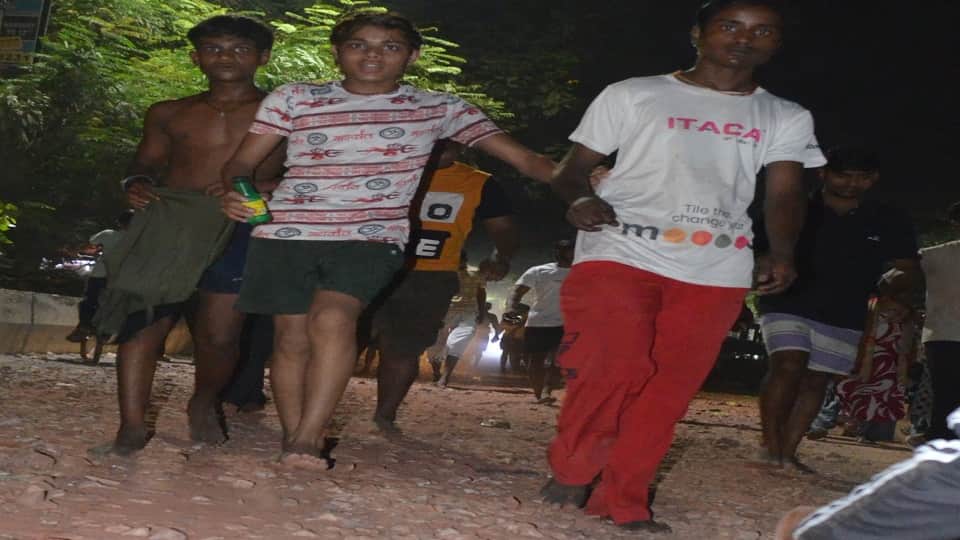 Devotees Walk Barefoot, Exposing Civic Negligence: Fresh Road Patchwork Crumbles Along Agra Parikrama Route