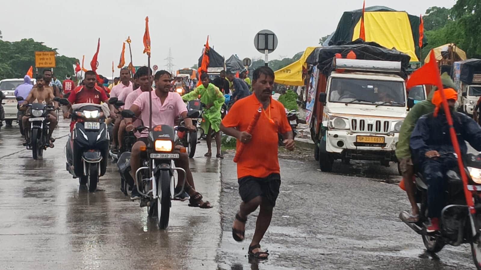 Haridwar Kanwar Yatra 2026 Continue Even Rainfall 4.43 crore devotees collect gangajal in 12 days see Photos