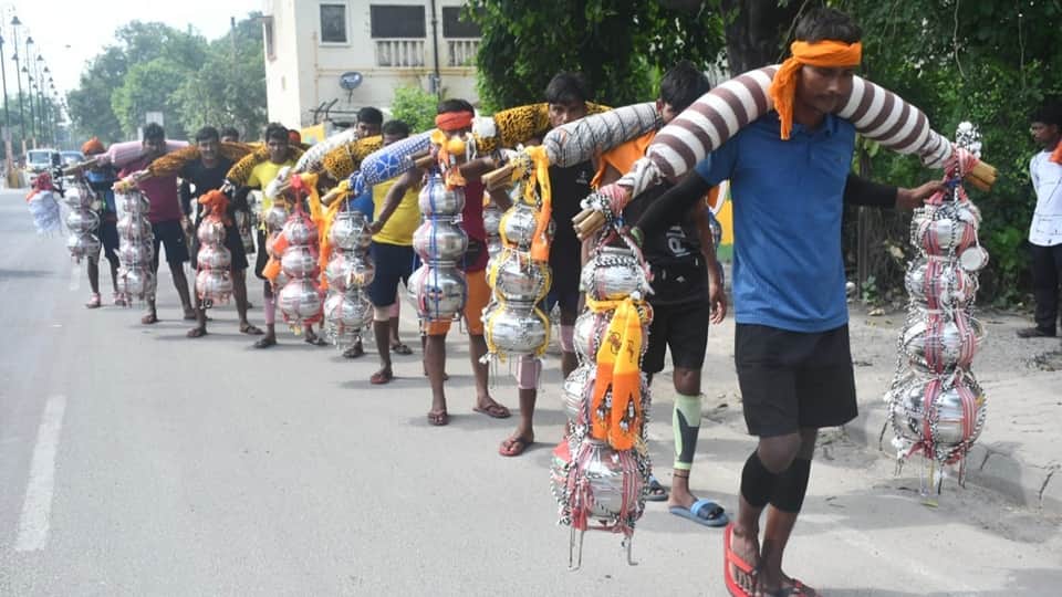 Kanwar Photo 2026: wave of faith surged in Moradabad temples, Jatayu drones showering flowers on Kanwariyas