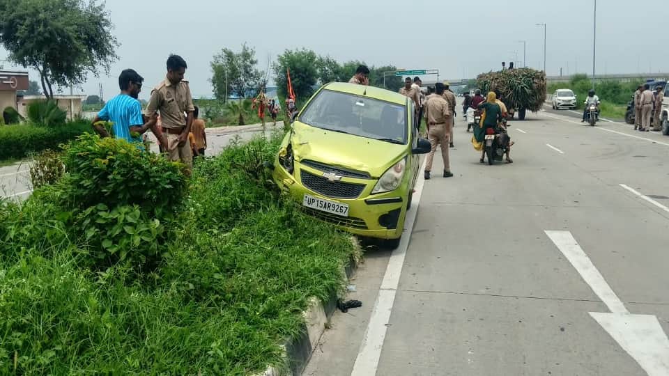 Meerut: Car hits motorcycle on Meerut-Bulandshahr Highway; two women killed, child loses a leg.