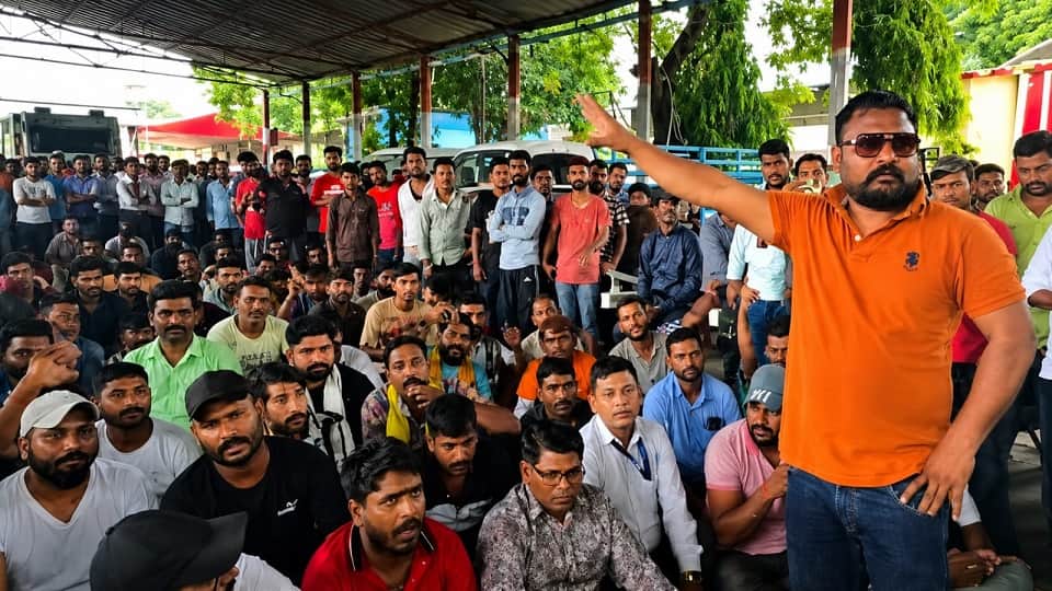 Valmiki community protests demanding arrest of accused in the rod attack case on Kashipur flyover