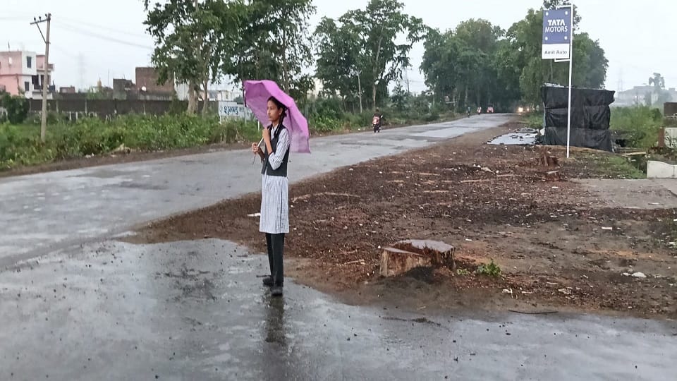 काशीपुर में सुबह से हो रही है रिमझिम बारिश।