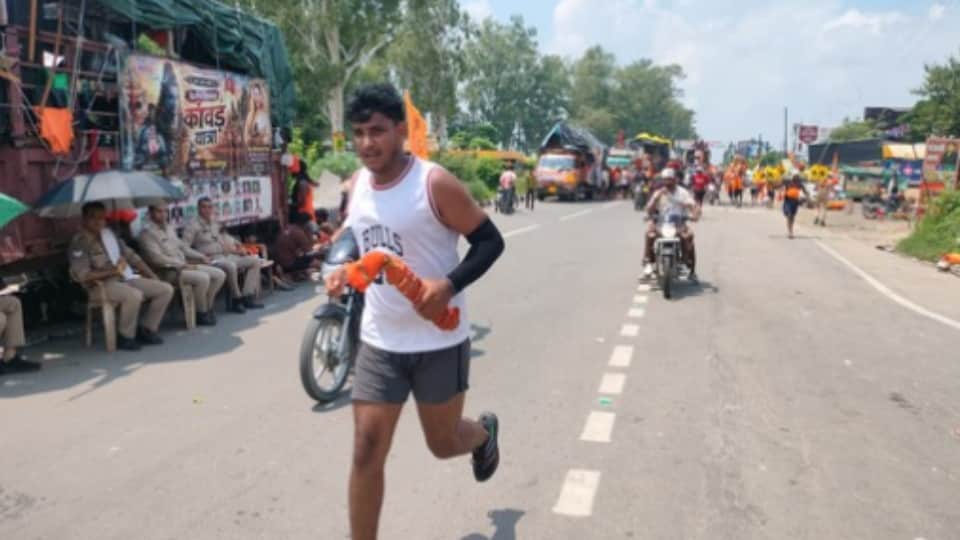 Kanwad Yatra: Destination Shiva Temple, Feet on Fire: Kanwariyas Race Against Time Despite Blisters and Pain