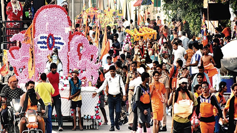 Kanwad Yatra: Mahashivratri Tomorrow, Kanwar Yatra Gains Pace as Saffron Wave Sweeps Delhi-Dehradun Highway