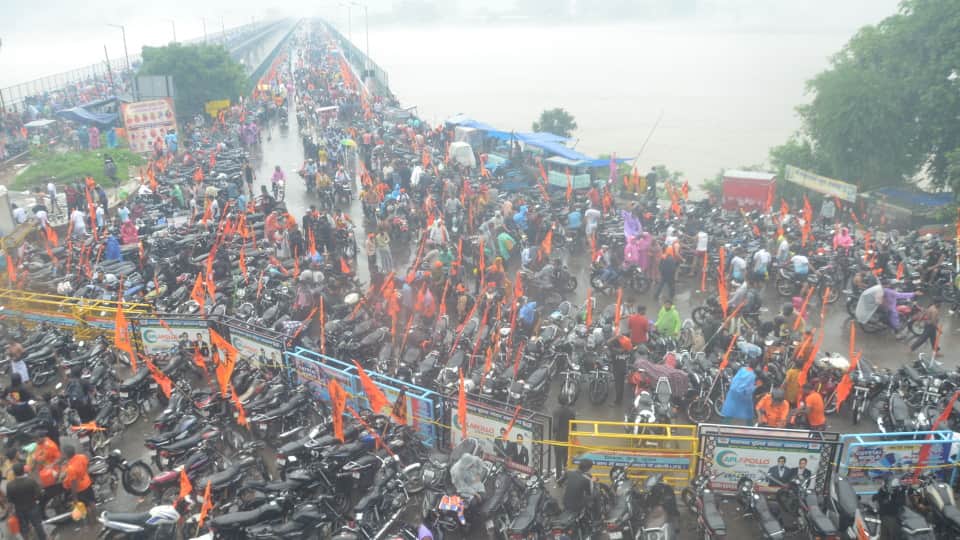 Haridwar Kanwar Yatra 2026 Continue Even Rainfall 4.43 crore devotees collect gangajal in 12 days see Photos