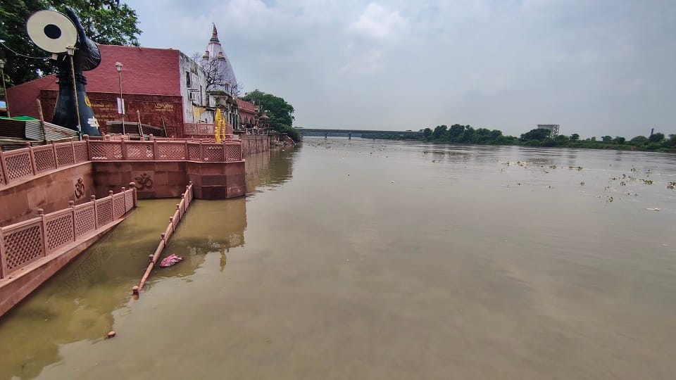 Yamuna water level rises in Agra administration sets up flood outposts