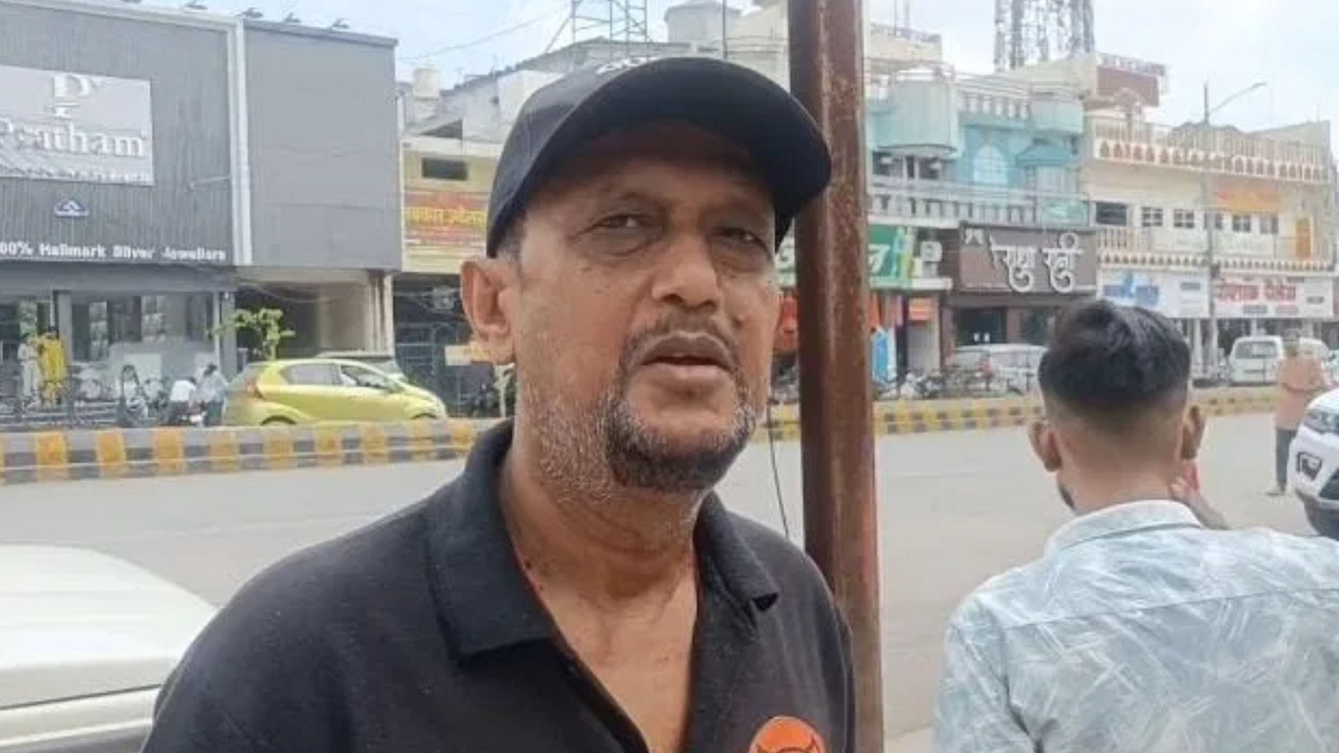 नकली पुलिस बनकर सोने की ठगी