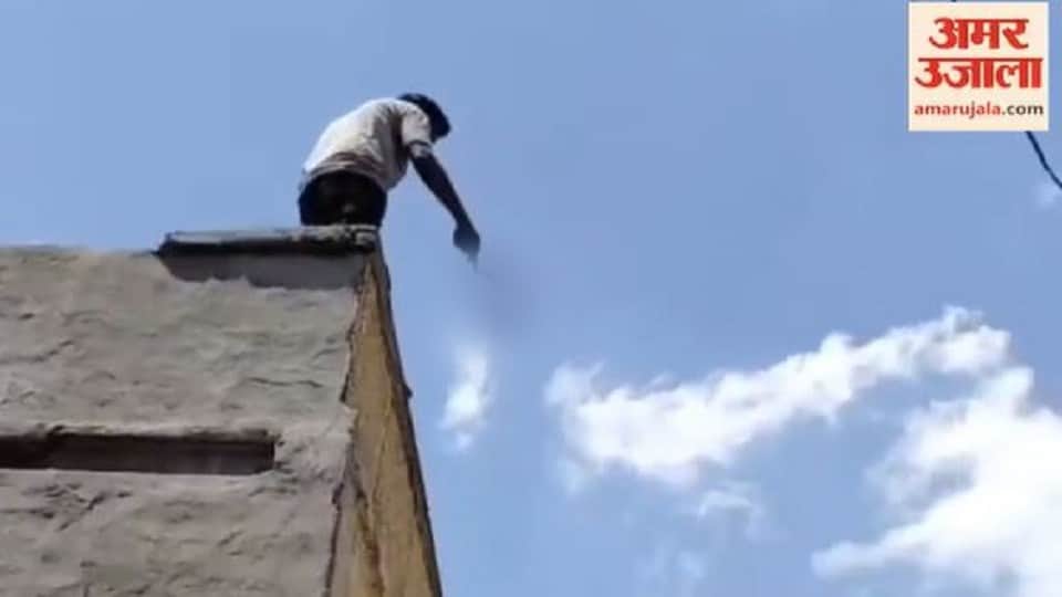 Drunk Man Climbs Three-Storey Roof After Being Denied Money for Liquor Creates 3-Hour High-Voltage Drama