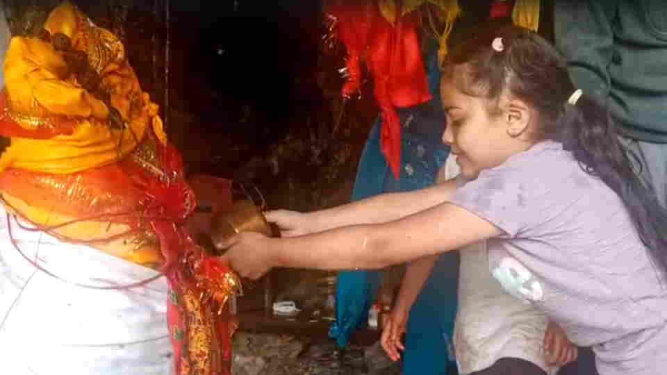 Sawan Somwar 2026 Crowds throng Four rare Rajyoga coincide with Shivratri Know auspicious time for Jalabhishek