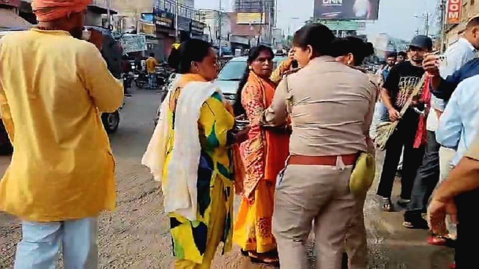 Four women detained while offer water at Idgah