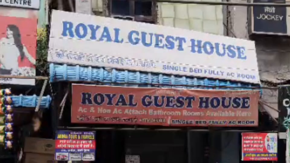 इसी होटल में मिला युवती का शव