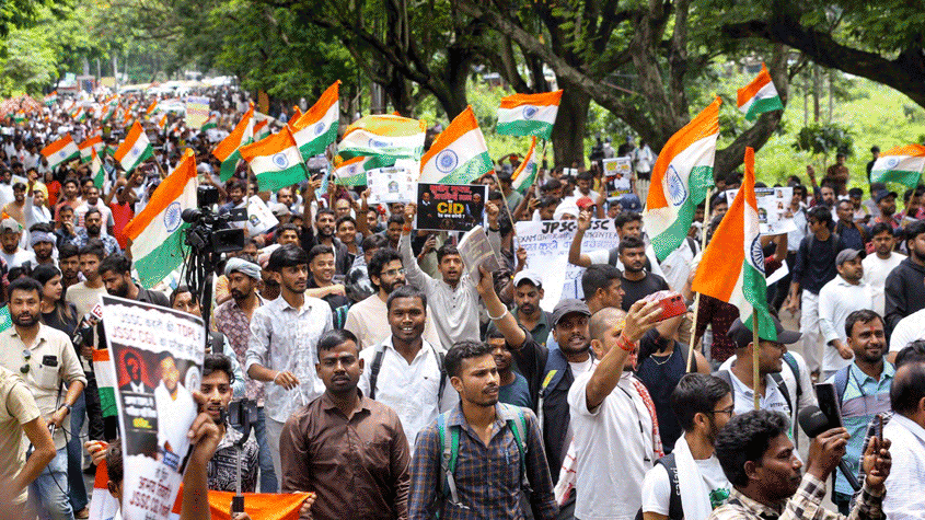 Ranchi Student Protest BJP MLAs Extend Support Barricades Fail to Stop March Updates in Hindi