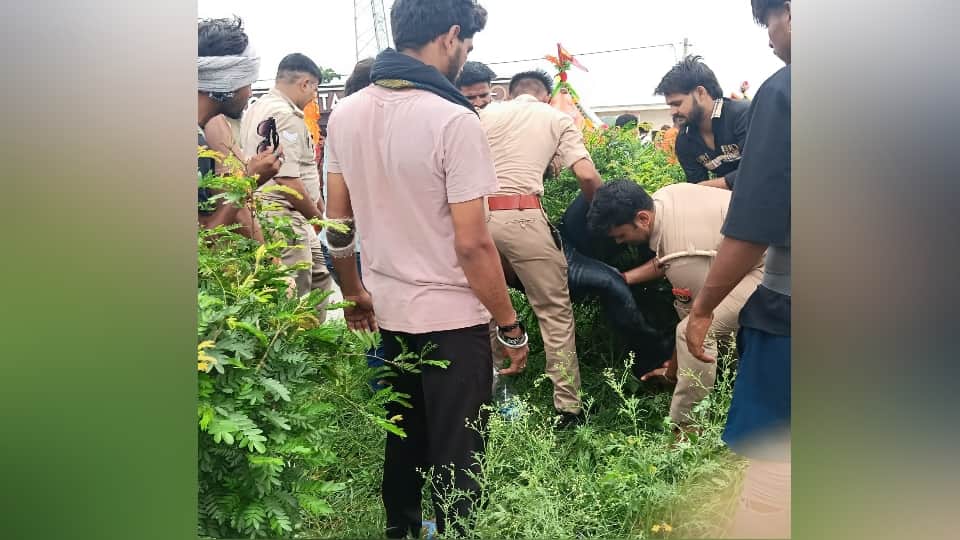 Meerut: Car hits motorcycle on Meerut-Bulandshahr Highway; two women killed, child loses a leg.
