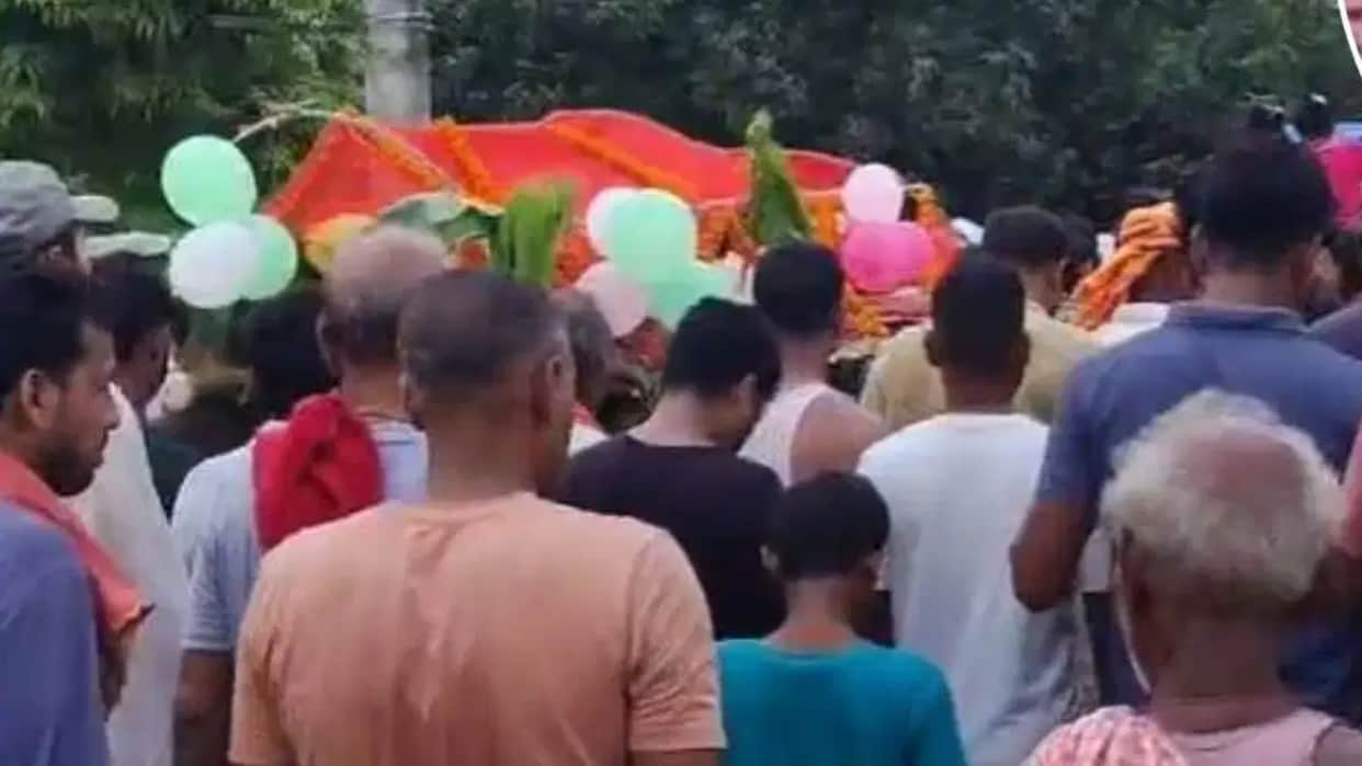 Bihar Man Last Journey Turns Into a Celebration With Drums and Orchestra Dance