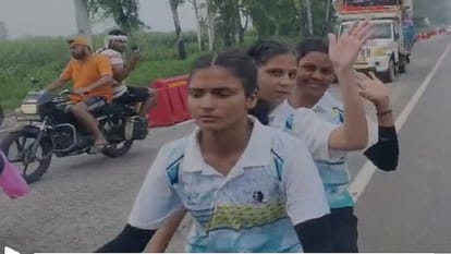 Kanwar Yatra: Daughters sped along the highway, leaving the sons trailing behind