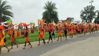 Kanwar Yatra 2026  massive crowd of Kanwariyas surged into Kasganj