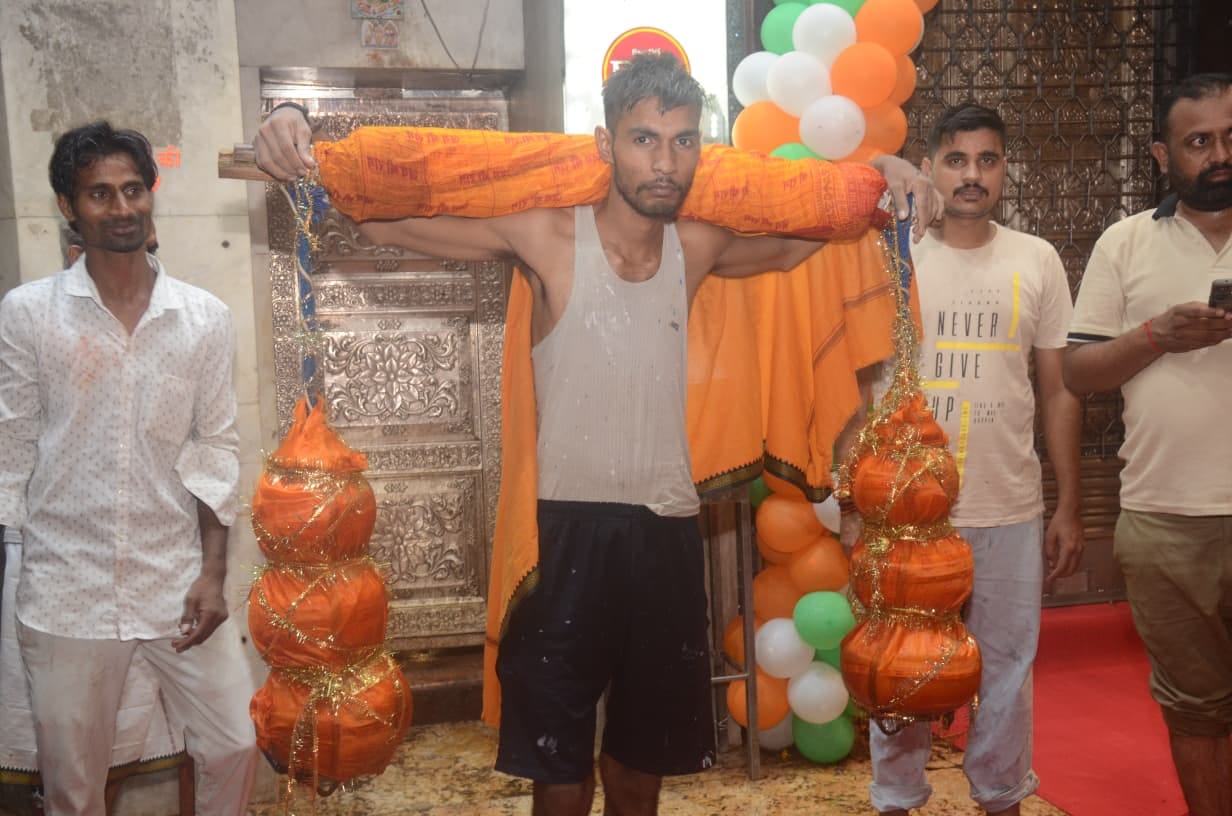 Kanpur-Sawan-Second-Monday-Shivalayas-Devotees-Jalabhishek