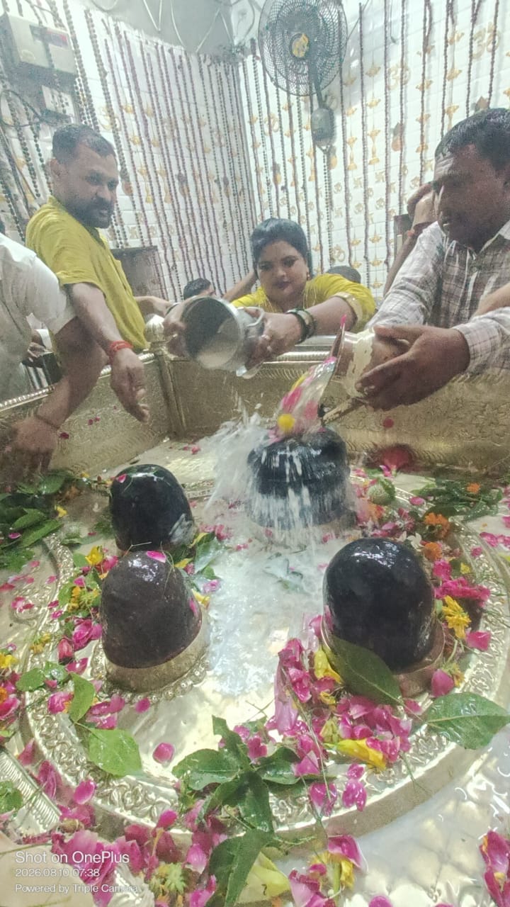 Chitrakoot-Sawan-Second-Monday-Mattagajendranath-Temple-Devotees