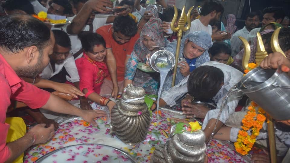 Crowds of devotees thronged Shiva temples on second Monday of Sawan
