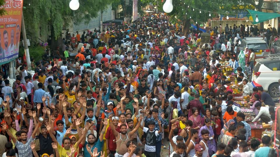 Crowds of devotees thronged Shiva temples on second Monday of Sawan