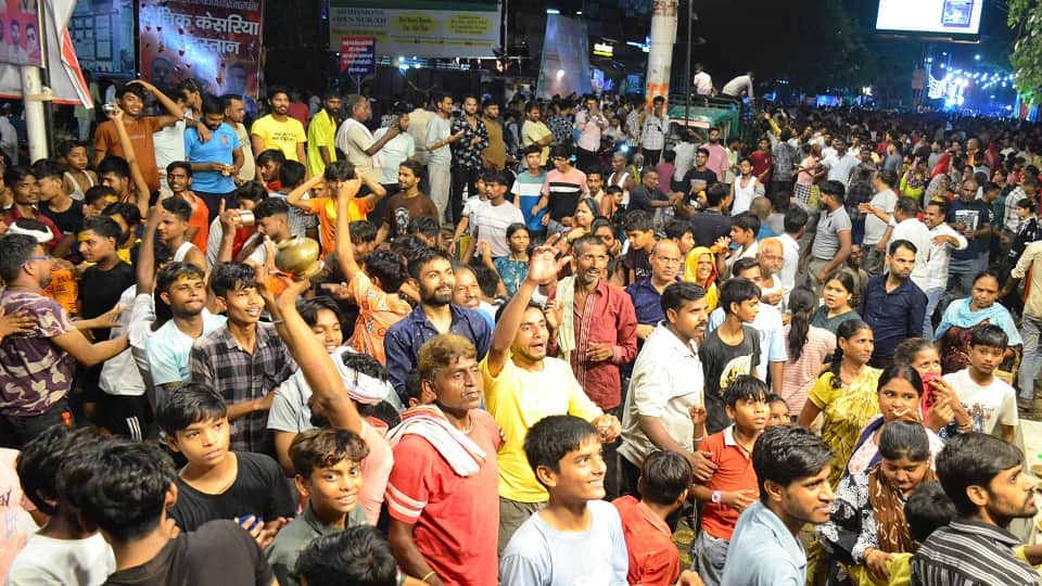 44-Km Shiva Parikrama Draws a Sea of Devotees Barefoot Pilgrims Chant Har Har Mahadev