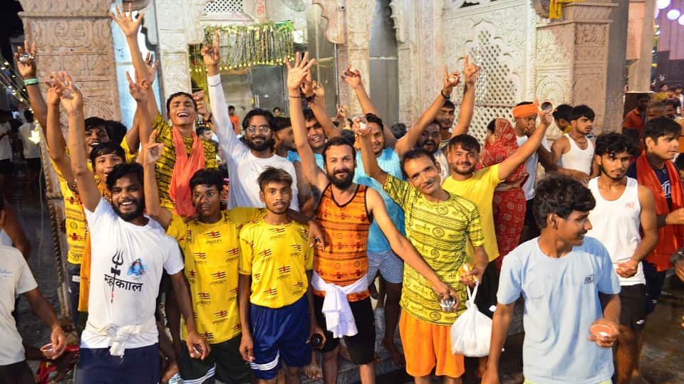 44-Km Shiva Parikrama Draws a Sea of Devotees Barefoot Pilgrims Chant Har Har Mahadev