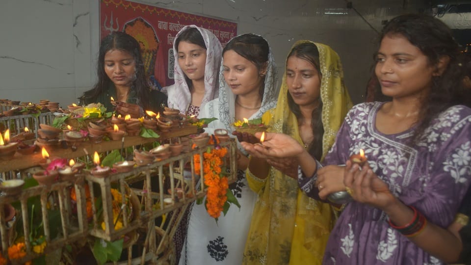 Crowds of devotees thronged Shiva temples on second Monday of Sawan