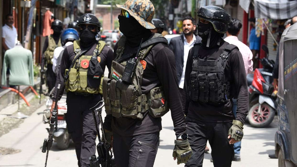 Tight security in Kashmir ahead of Independence Day celebrations Srinagar