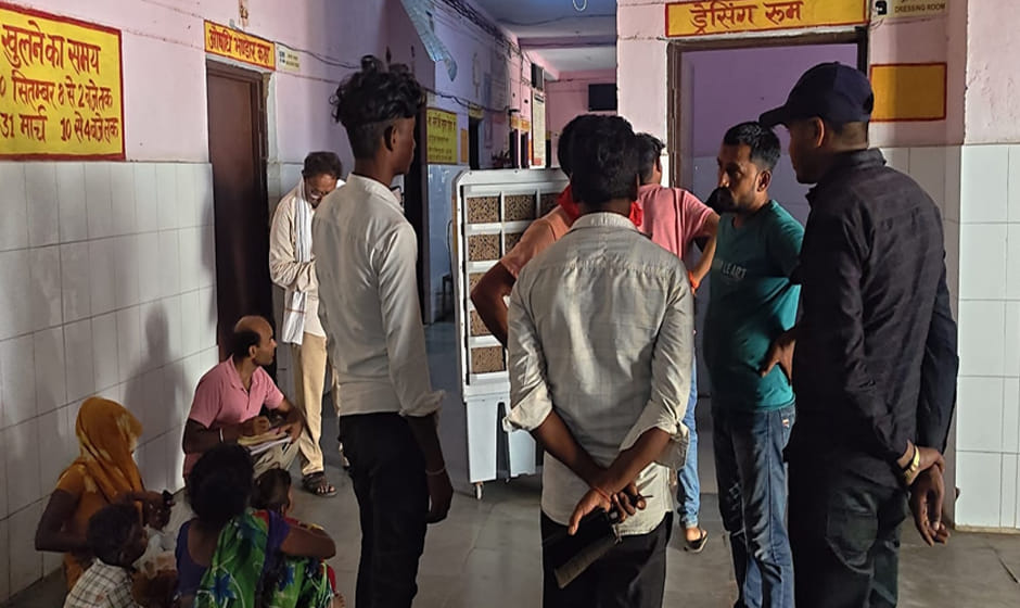 Chitrakoot: 11 injured after e-rickshaw overturns; three in critical condition, referred to district hospital