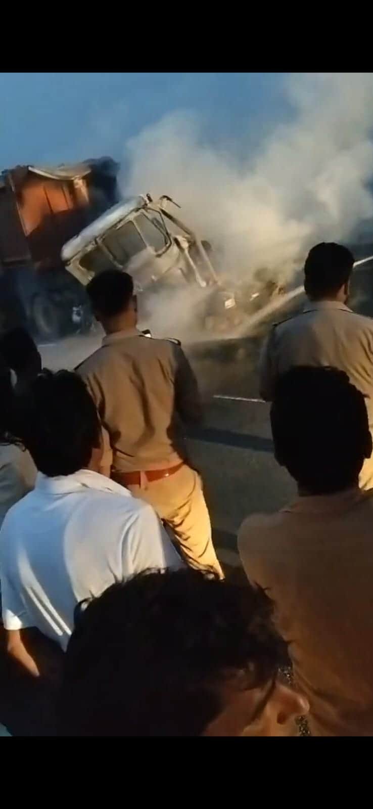 Auraiya-Bundelkhand-Expressway-Dumper-Collision-Fire-Driver-Injured