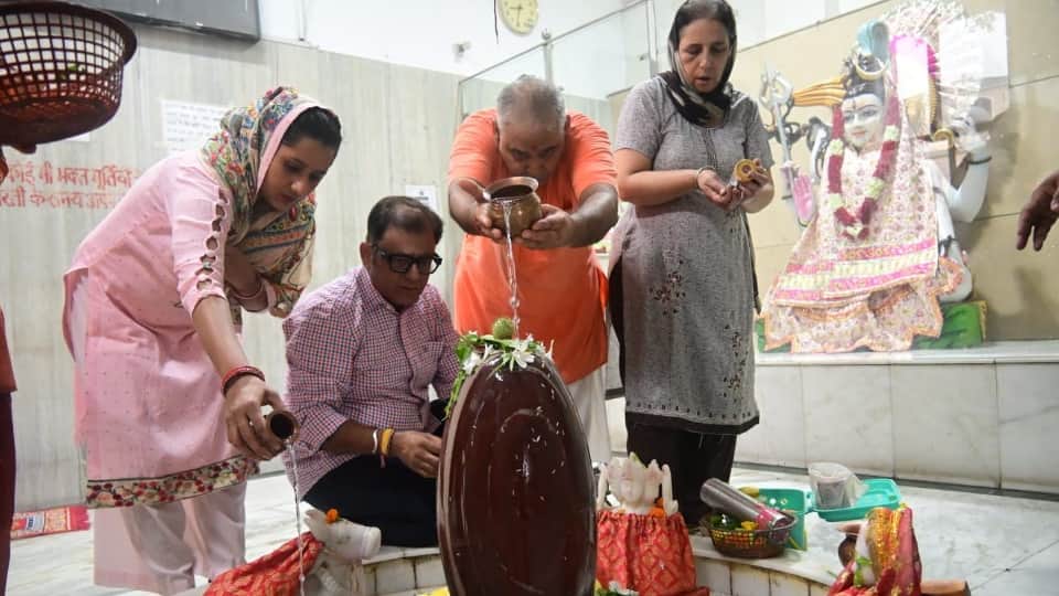 Queues formed at Shiva temples on occasion of Sawan Shivratri  in Chandigarh