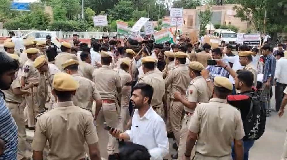Jodhpur: Massive protest at the JNVU central office demanding student union elections news in hindi