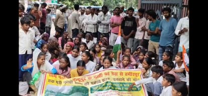 Children Protest for Road, Demand Access to Education in Hamirpur