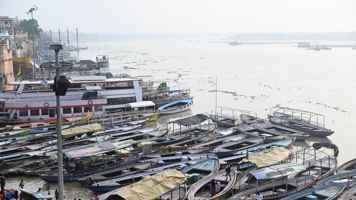Ganga water rising in Kashi rate three centimeters per hour causing panic in riverside areas and low-lying
