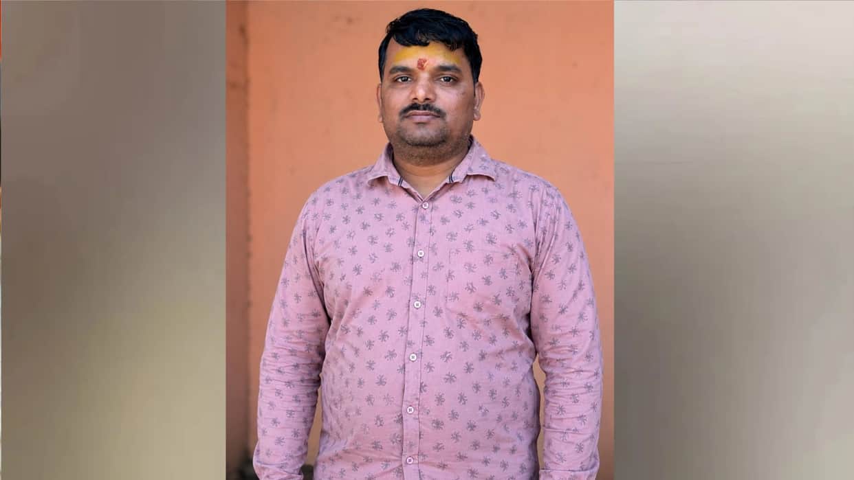 Satish Bhatt, absconding in the Gorakhpur Vaibhav murder case, has surrendered.