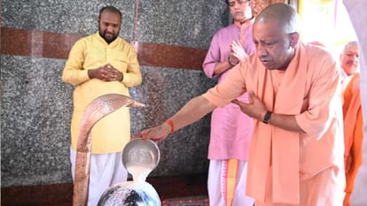 CM Yogi performed Rudrabhishek for the second consecutive day.